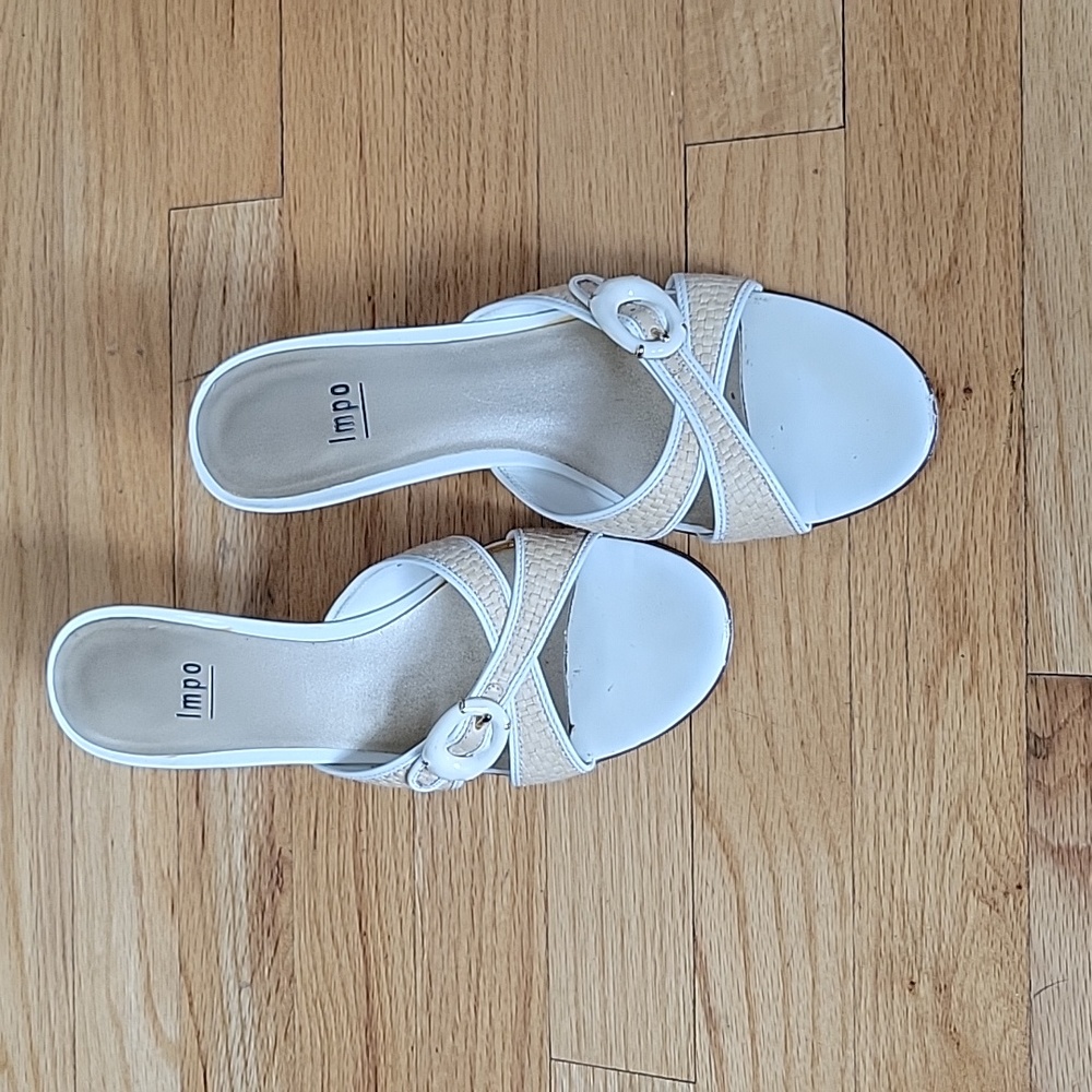 Good Condition sz 8.5, 2.5" heel slip on sandal by Impo white w/ straw & buckle.